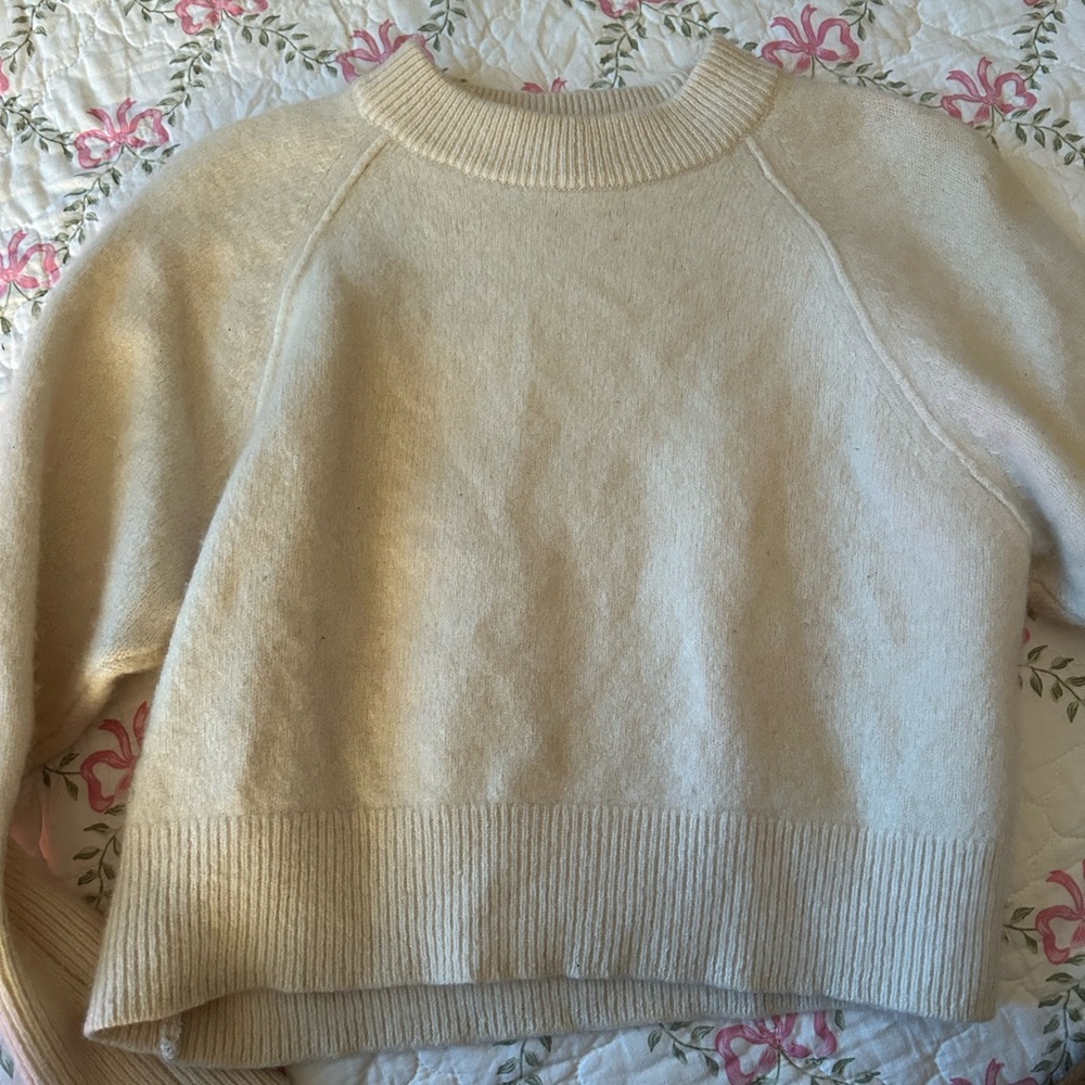 100% CASHMERE Cream Cropped Sweater